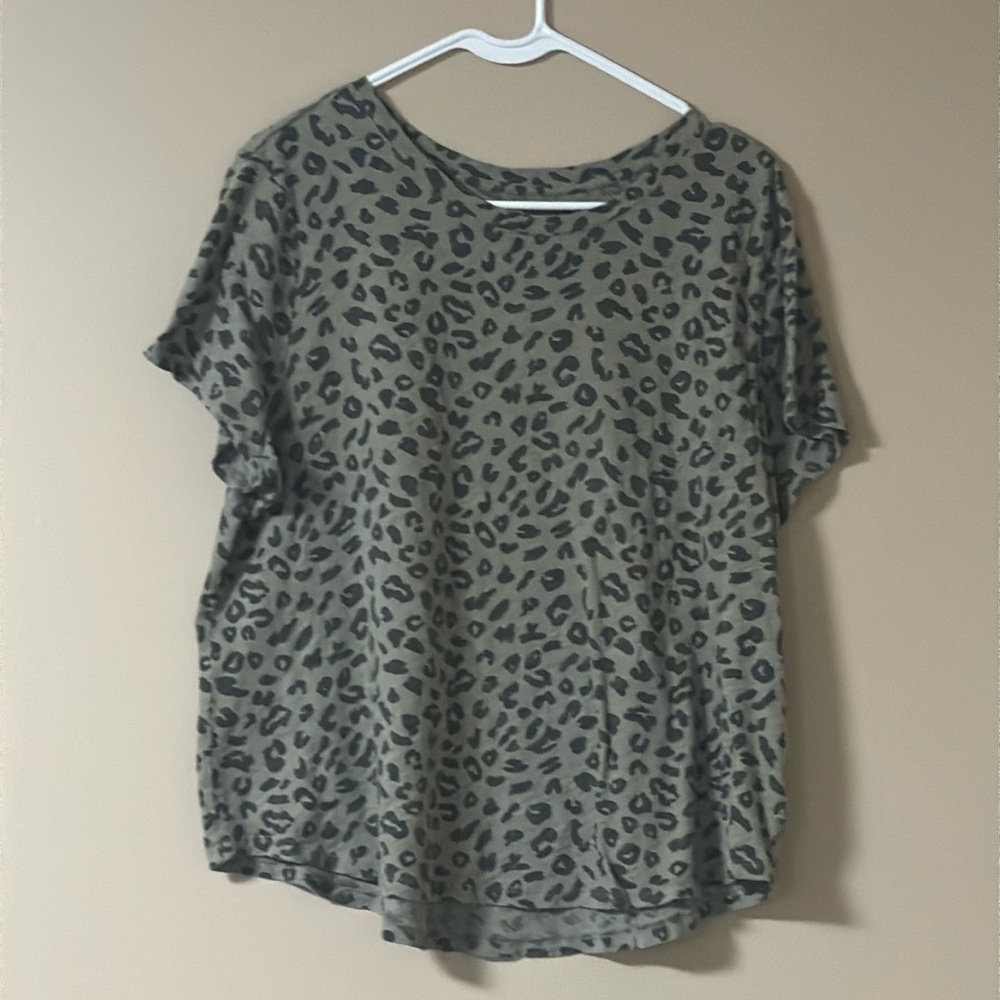Old Navy Everywear Women’s XL Cheetah Print Short Sleeve Shirt